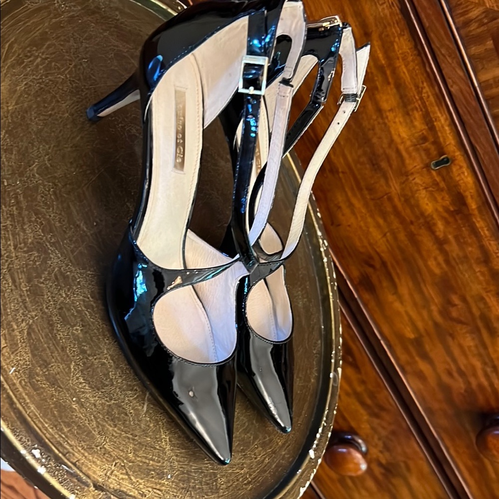 Louise et Cie Black Patent Pointed-Toe T-Strap Pumps